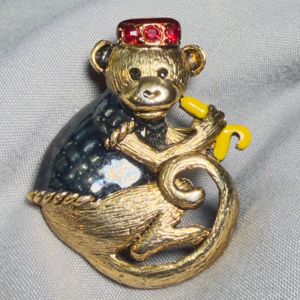 DANECRAFT Monkey Brooch Enamel Banana Rhinestone Hat Vintage Pin 1.5”